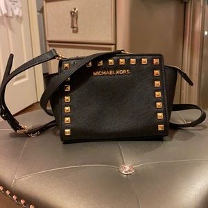 Michael Kors black studded cross body !🖤